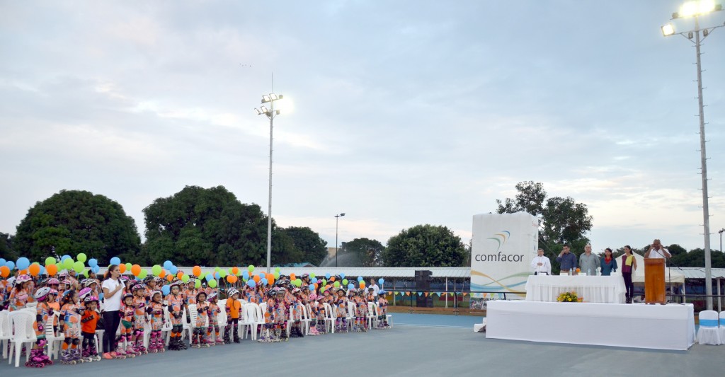 a Comfacor inauguró pista de patinaje 014