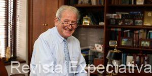 Luto en la medicina de Colombia: …  murió el doctor Remberto Burgos de la Espriella, considerado el padre de la neurocirugía en Colombia. Nieto del Creador del Departamento de Córdoba Remberto Burgos Puche, hasta operó del cerebro a su padre el también médico Remberto Burgos Pareja, era hermano del exalcalde de Montería “El Pachi” Burgos.
