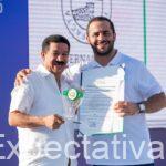 Gobernador de Córdoba rinde homenaje en vida a Miguel ‘Happy’ Lora y anuncia remodelación del coliseo que lleva su nombre