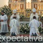 En días anteriores alguien nos había enviado un recorte de prensa titulado «Colombia sin Curas», la iglesia católica en Montería acaba de ordenar un diacono y 2 sacerdotes, y feligreses preguntan: ¿Y que pasa con el Padre Galindo?