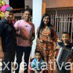 Que bonito gesto de un hijo al cumpleaños de su progenitora, de Sergio «Checho» Galván Upequi, le cantó y le compuso una canción.
