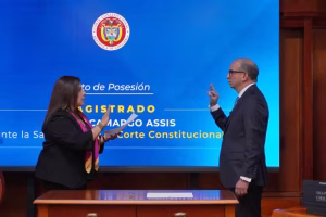 Judicial:  Carlos Camargo Assís se posesionó como magistrado de la Corte Constitucional de Colombia