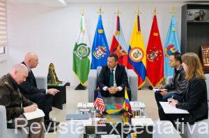 Por ahi es la cosa, el diálogo es lo más primordial: El Ministro de Defensa del Gobierno del Presidente Gustavo Petro, Pedro Sánchez Suárez    Sostuvimos una reunión muy productiva con el Encargado de Negocios John McNamara de Estados Unidos en Colombia.