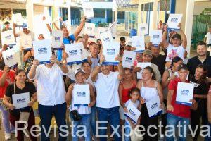 Alcalde Hugo Kerguelén entregó 48 nuevos títulos de propiedad y consolida en dos años la entrega de 300 para la legalización de viviendas