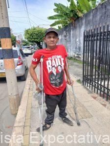 CRONIQUILLA SINUANA: …. Las ironías de la vida, Cristo Niesperuza Torres, un discapacitado más en Montería que ha quedado sin chamba, espera que el Cristo del cielo le haga el milagro.