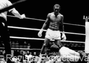 Crónica:  …..La ‘confesión’ de Pambelé a 53 años del título mundial de boxeo …. La leyenda del boxeo colombiano dejó conocer su lado más musical en el que un vallenato grabado por El Binomio de Oro, se convirtió en su canción favorita.