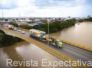 Llegaron las embarcaciones de Businú; alcalde Hugo Kerguelén y gestora social Diana Sierra, las recibieron en Rancho Grande