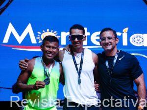 La alegría de la Navidad y el deporte se unieron en la Carrera Navideña 10K, disputada este martes en Montería