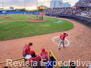 Tigres de Cartagena reaccionó en el momento preciso para doblegar 10 carreras por 9 a Vaqueros de Montería a pesar de sonar el porro sinuano, en el estadio “18 de Junio”, hoy Domingo 28 de Diciembre 2025, desde las 4:00 de la tarde tercer partido de la serie, entrada gratis.