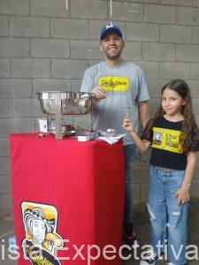 … Al estadio de béisbol 18 de Junio de Montería, también llegaron las deliciosas y exquisitas Butifarras preparadas por el Señor Butifarra …